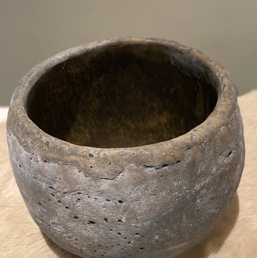 Clay pot M