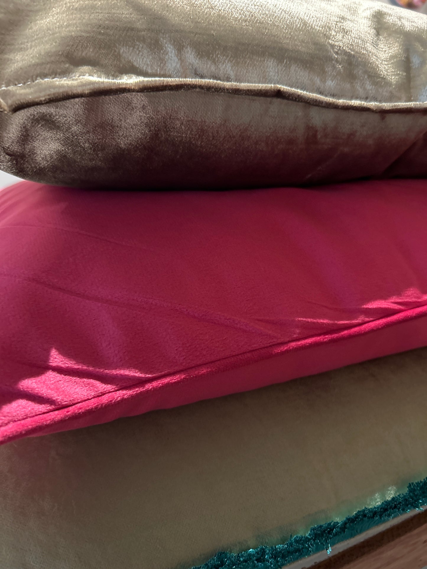 Cushion Colmore fuchsia velvet